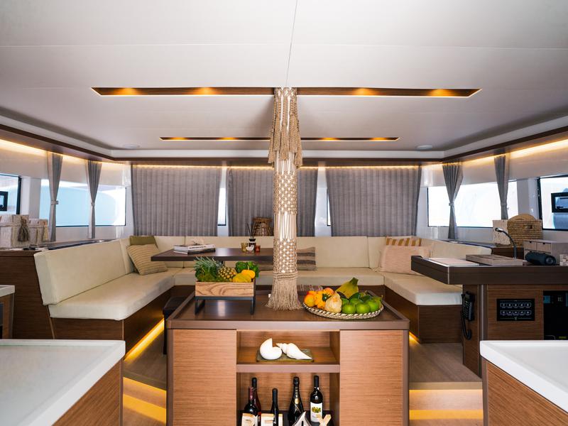 Book yachts online - catamaran - Lagoon 50 - Solana - rent