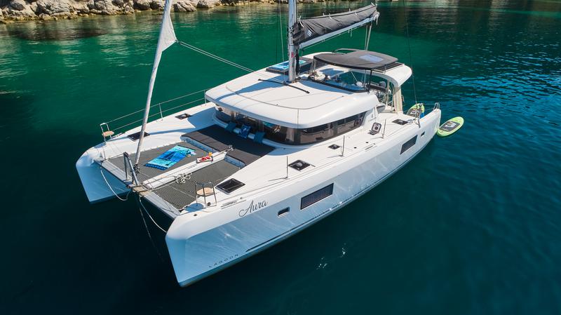 Book yachts online - catamaran - Lagoon 42 - AURA  - rent