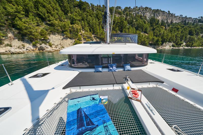 Book yachts online - catamaran - Lagoon 42 - AURA  - rent