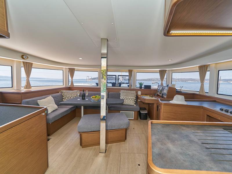 Book yachts online - catamaran - Lagoon 42 - AURA  - rent