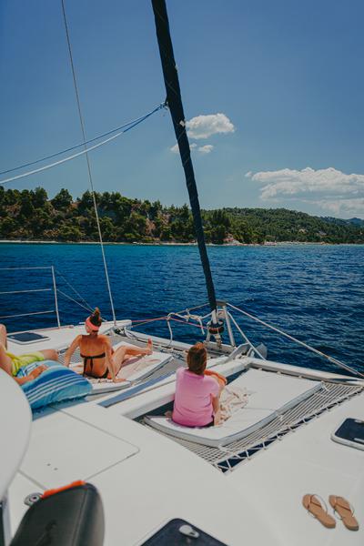Book yachts online - catamaran - Lagoon 380 - Caramela - rent