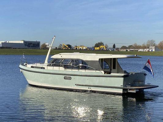 Book yachts online - motorboat - Linssen 35 SL Sedan - La Gourmandise - rent