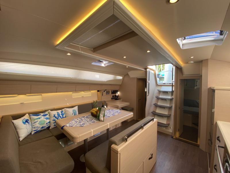 Book yachts online - sailboat - Jeanneau 54 - Storm Dancer 2 - rent
