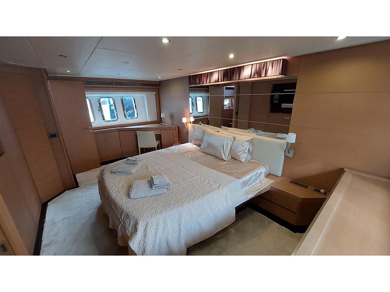 Book yachts online - motorboat - Evo Marine Deauville 760 - My Way  - rent