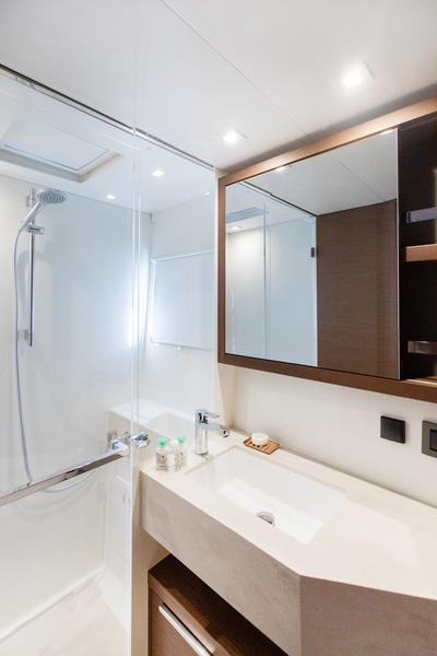 Book yachts online - catamaran - Lagoon 46 - Umi - rent