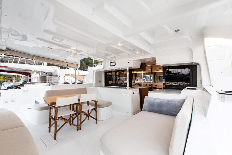 Book yachts online - catamaran - Lagoon 46 - Hydra - rent