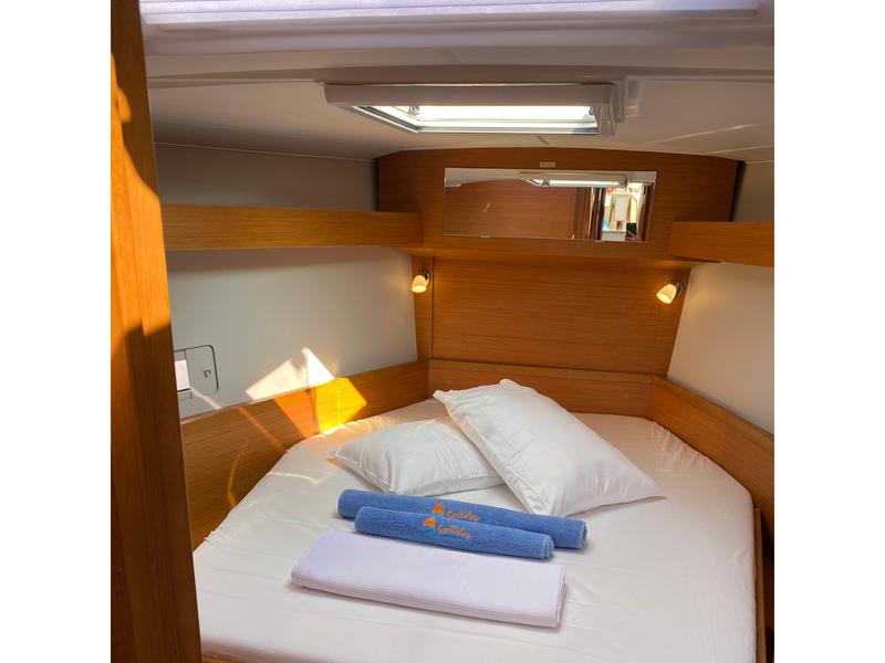 Book yachts online - sailboat - Dufour 430 Grand Large - IDA - rent