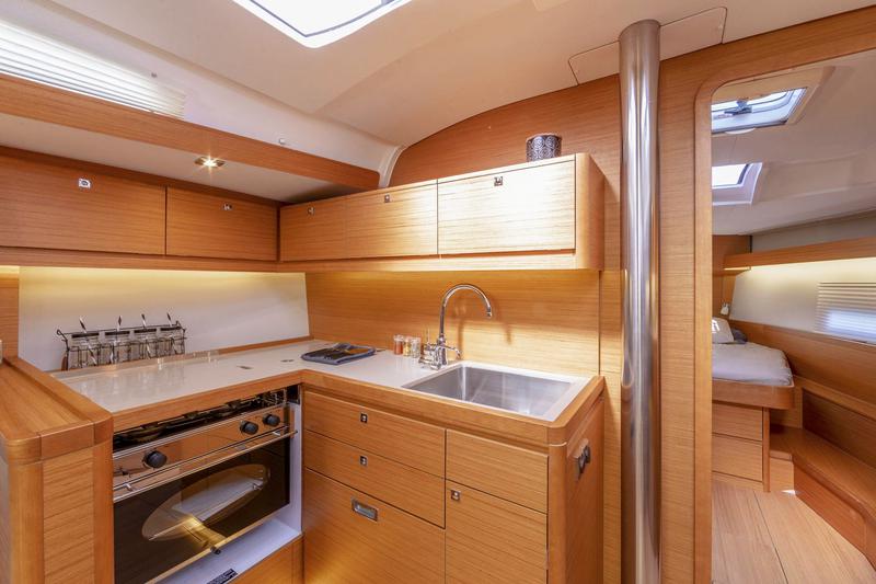 Book yachts online - sailboat - Dufour 430 Grand Large - Sandra - rent