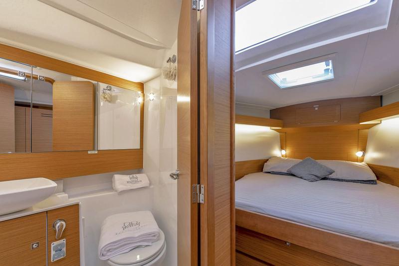 Book yachts online - sailboat - Dufour 430 Grand Large - Sandra - rent