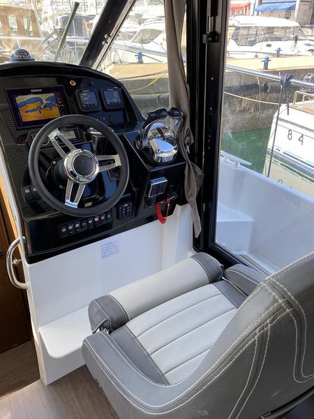 Book yachts online - motorboat - Merry Fisher 895 - Biene Maja - rent
