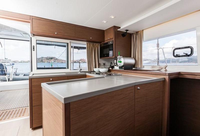 Book yachts online - catamaran - Lagoon 450  Fly - Xcape - rent