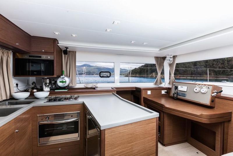 Book yachts online - catamaran - Lagoon 450  Fly - Xcape - rent