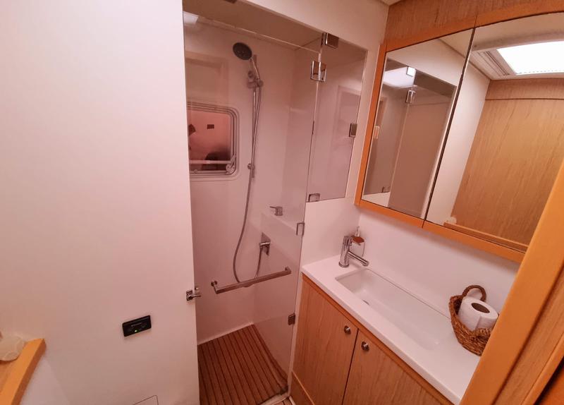 Book yachts online - catamaran - Lagoon 52 - Xena - rent