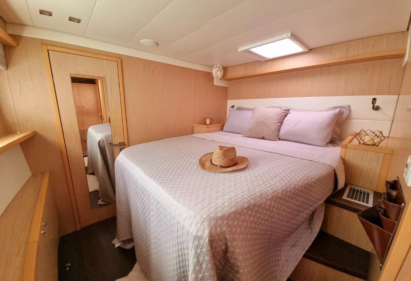 Book yachts online - catamaran - Lagoon 52 - Xena - rent