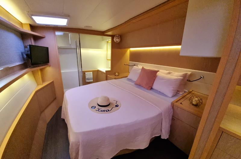 Book yachts online - catamaran - Lagoon 52 - Xena - rent