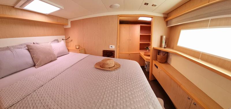 Book yachts online - catamaran - Lagoon 52 - Xena - rent