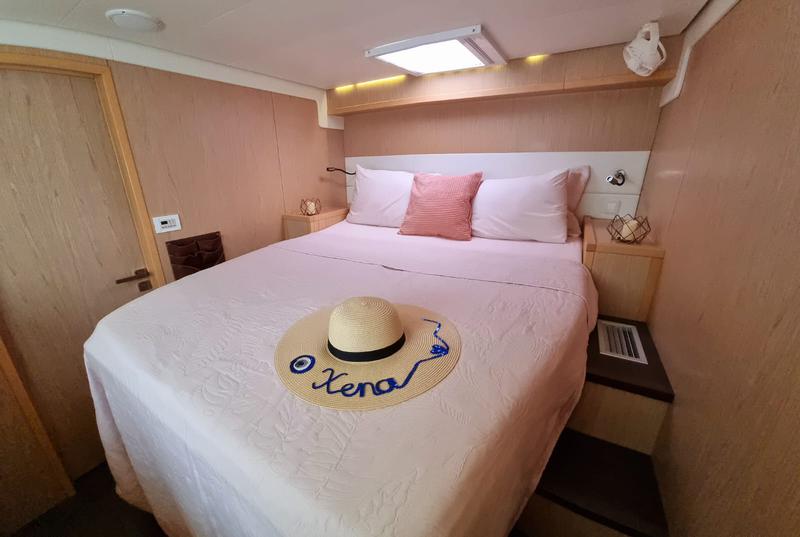 Book yachts online - catamaran - Lagoon 52 - Xena - rent