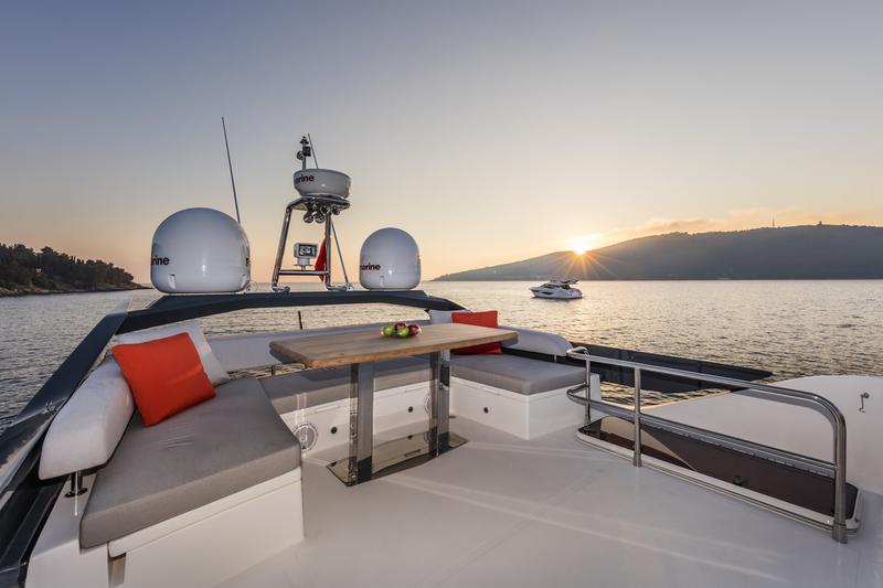 Book yachts online - motorboat - Numarine 62 - Journey - rent