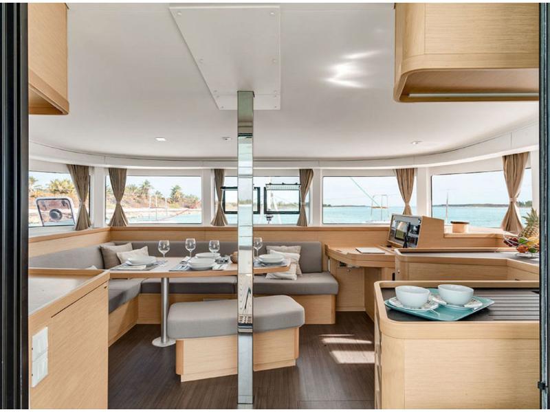 Book yachts online - catamaran - Lagoon 42 - Tato - rent