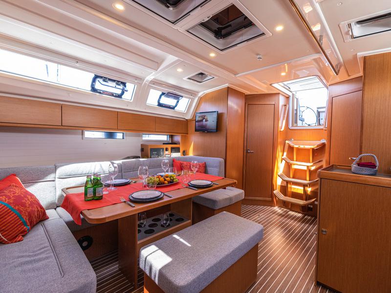 Book yachts online - sailboat - Bavaria Cruiser 46 - Just Be - rent