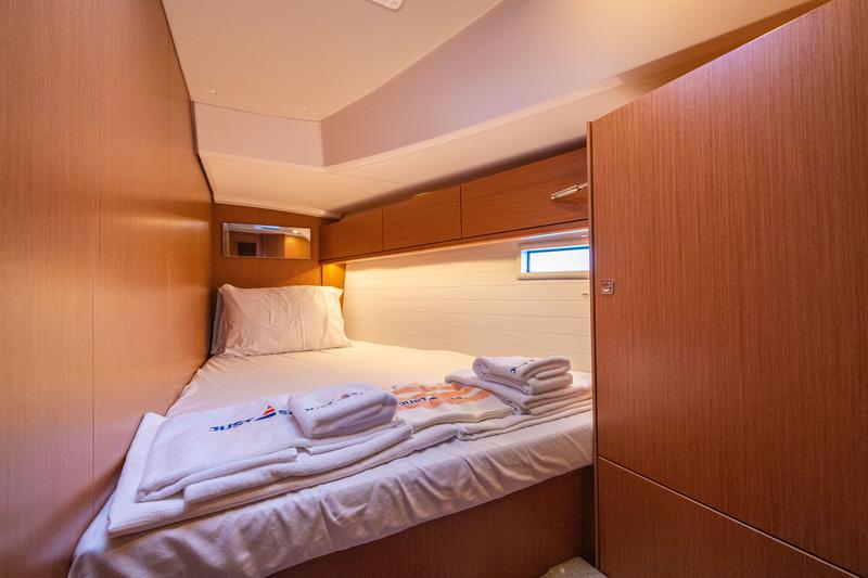 Book yachts online - sailboat - Bavaria Cruiser 46 - First Step - rent