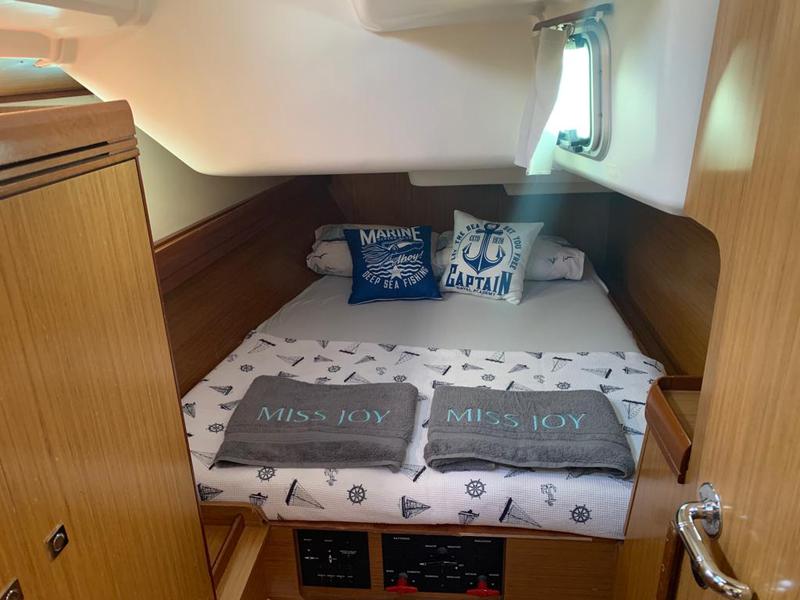 Book yachts online - sailboat - Sun Odyssey 42i - Miss Joy - rent