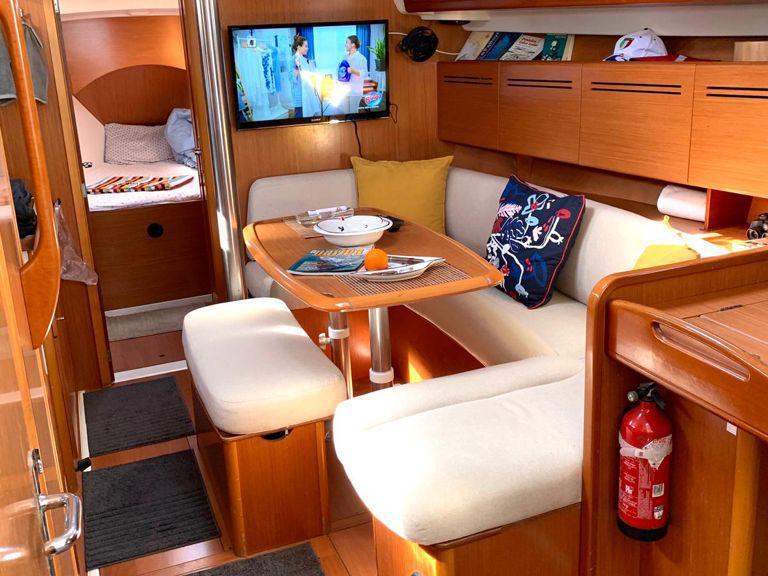 Book yachts online - sailboat - Cyclades 39.3 - Miss Aleyna - rent