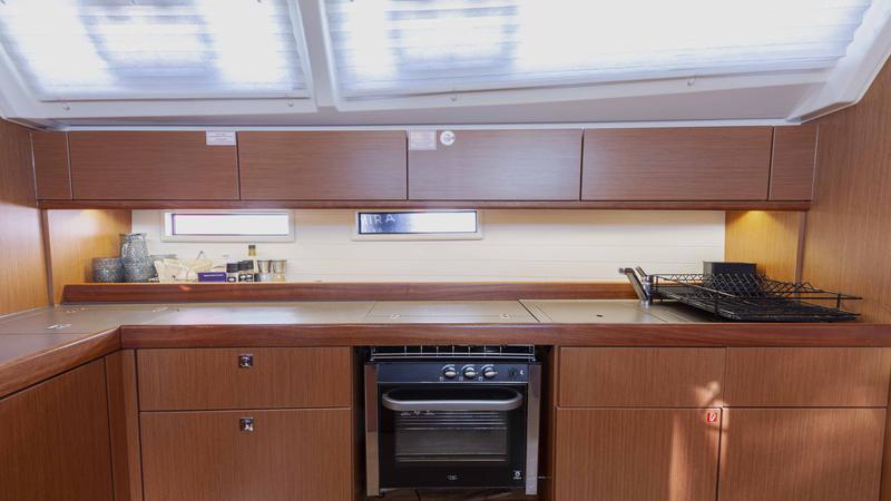 Book yachts online - sailboat - Bavaria Cruiser 46 - Dorabella - rent