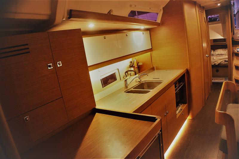 Book yachts online - sailboat - Dufour 430 Grand Large - Isabella - rent