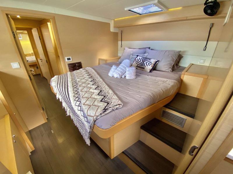Book yachts online - catamaran - Lagoon 52 - CAÏC - rent