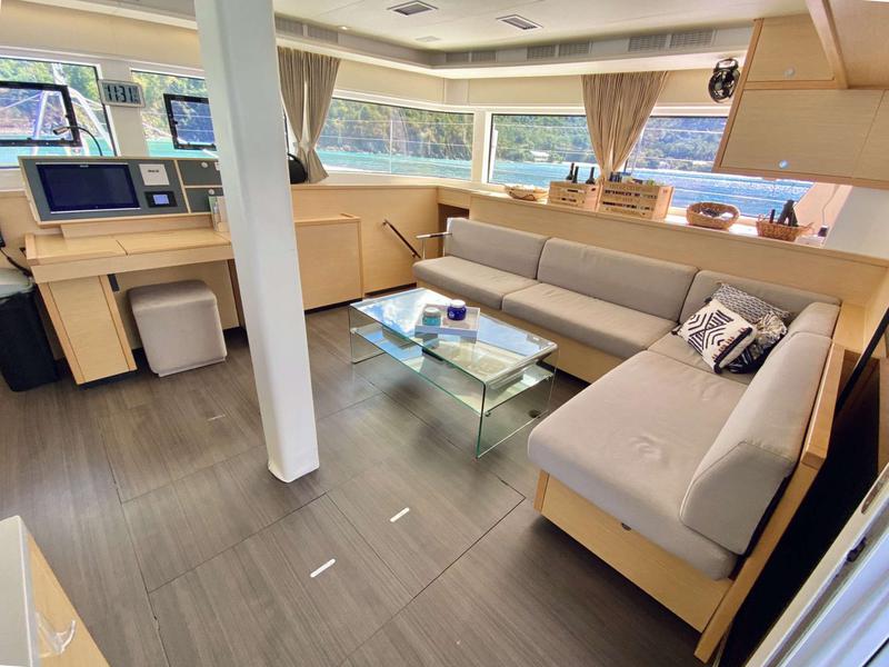 Book yachts online - catamaran - Lagoon 52 - CAÏC - rent