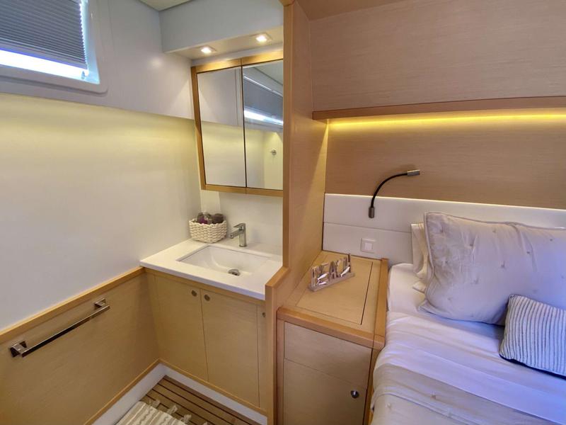 Book yachts online - catamaran - Lagoon 52 - CAÏC - rent