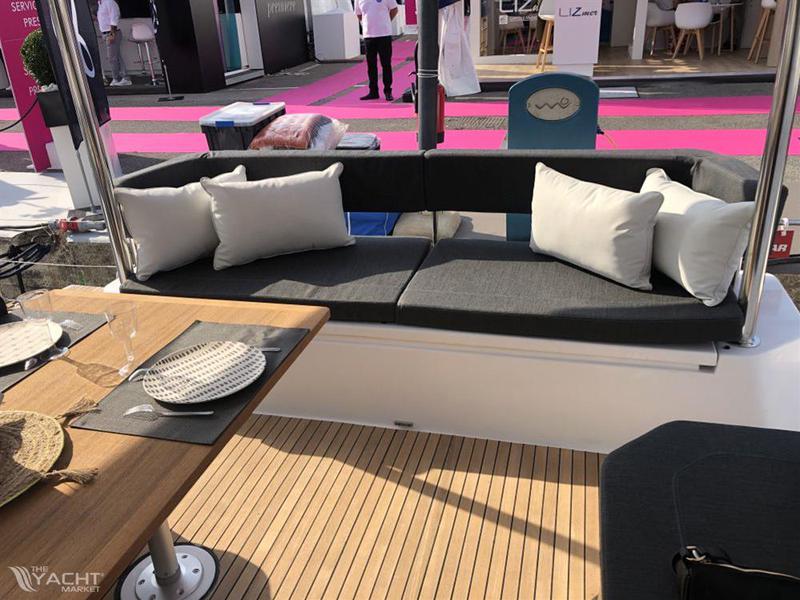Book yachts online - catamaran - Aventura 37 - Manalua - rent