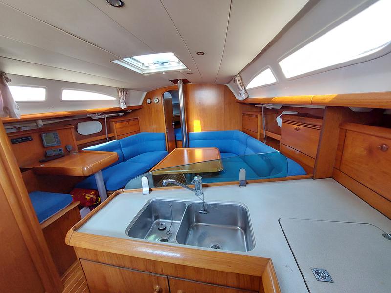 Book yachts online - sailboat - Sun Odyssey 37 - Victoria - rent