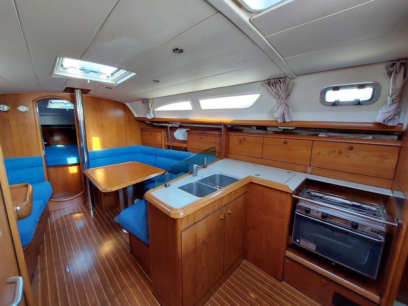 Book yachts online - sailboat - Sun Odyssey 37 - Victoria - rent