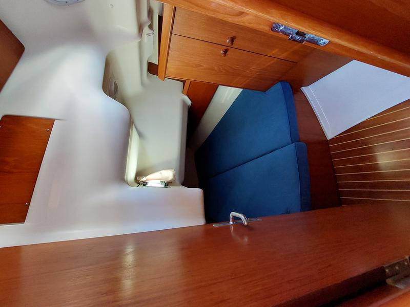 Book yachts online - sailboat - Sun Odyssey 37 - Victoria - rent
