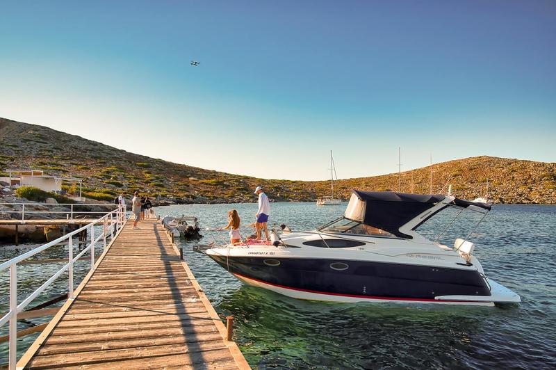 Book yachts online - motorboat - Regal - Sea Cruises - rent