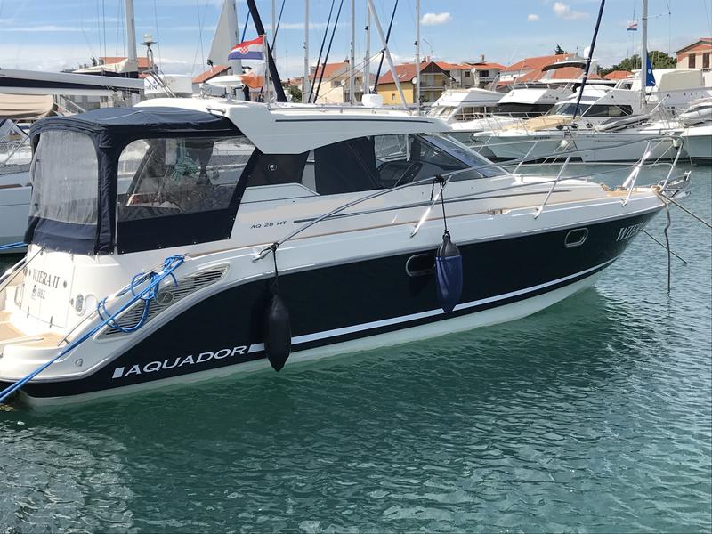 Book yachts online - motorboat - Aquador 28 HT - MATILDA - rent