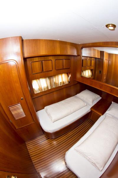 Book yachts online - motorboat - Yaretti 1910 - Relax  - rent