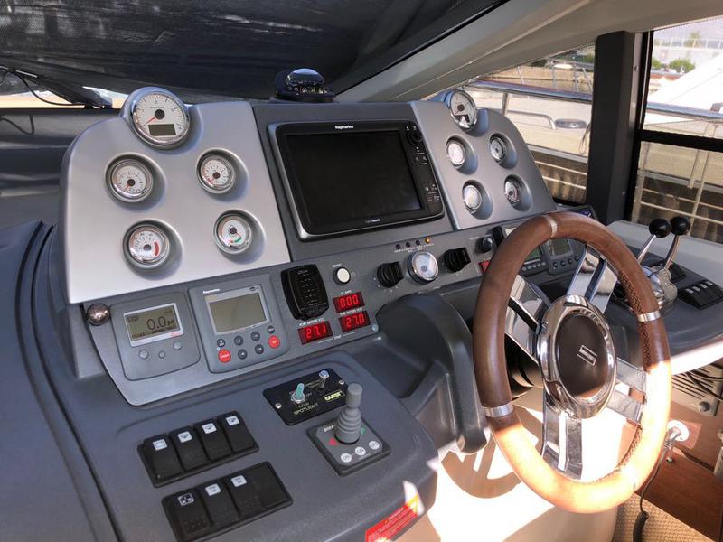 Book yachts online - motorboat - Azimut 43 S - Ambra - rent