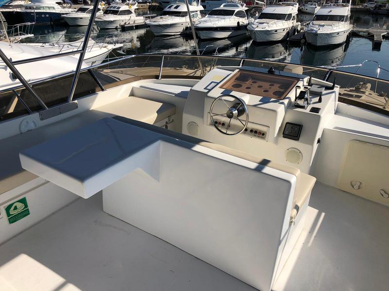 Book yachts online - motorboat - Yaretti 1910 - Royal  - rent