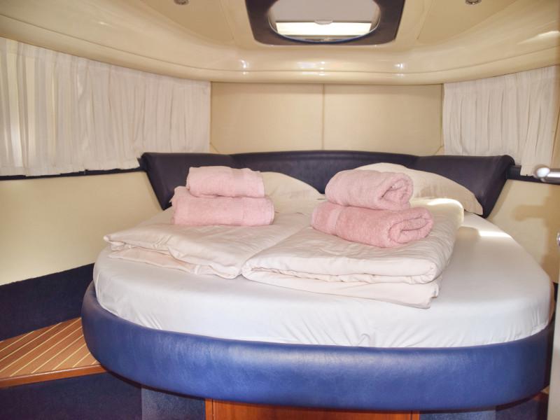 Book yachts online - motorboat - Fairline Phantom 40 - Julia - rent