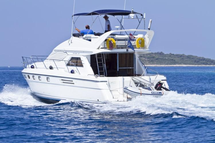 Book yachts online - motorboat - Princess 470 - Antares II - rent