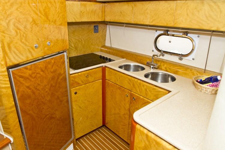 Book yachts online - motorboat - Princess 470 - Antares II - rent