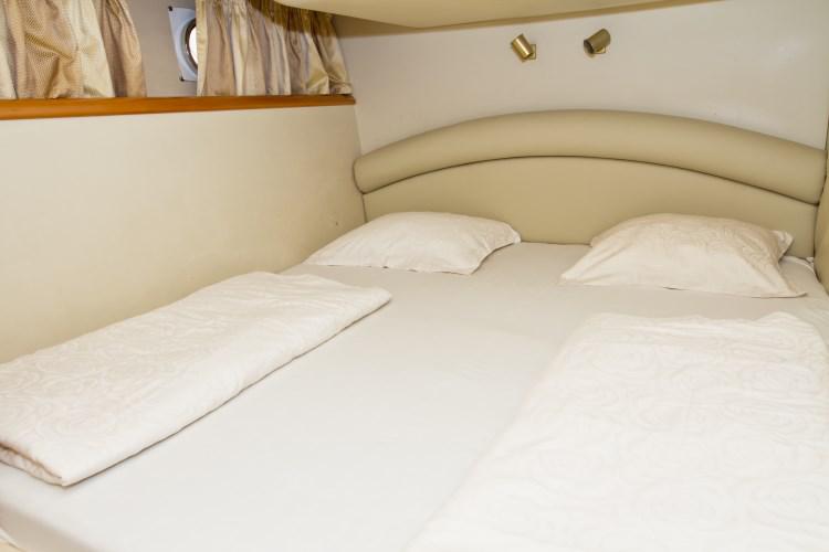 Book yachts online - motorboat - Princess 470 - Antares II - rent