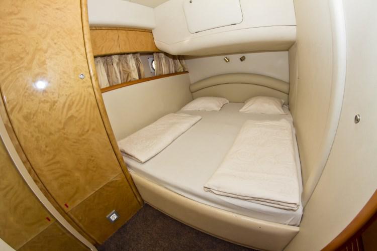 Book yachts online - motorboat - Princess 470 - Antares II - rent