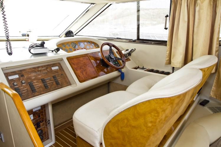 Book yachts online - motorboat - Princess 470 - Antares II - rent