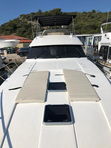 Book yachts online - motorboat - Yaretti 2110 - La Belle  - rent