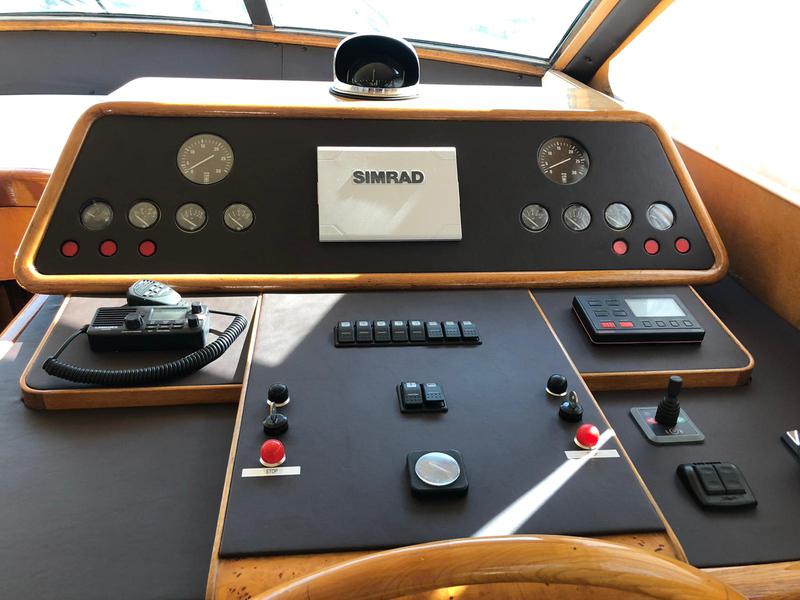 Book yachts online - motorboat - Yaretti 2110 - La Belle  - rent