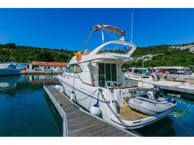 Book yachts online - motorboat - Jeanneau Prestige 36 Fly - Dodo - rent